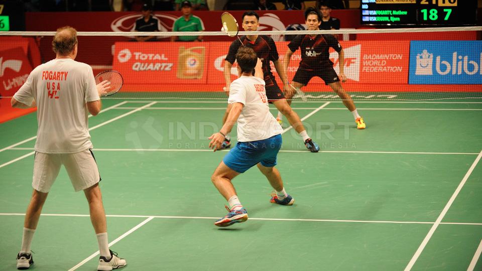 Mathew Fogarty/Bjorn Seguin menyerah 18-21, 8-21 dari Andrei Adistia/Hendra Aprida Gunawan.